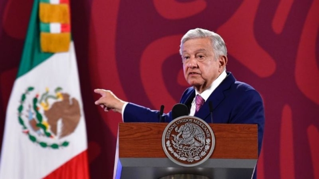 AMLO dice que respeta la opinión de la Iglesia sobre el INE... aunque no la comparte