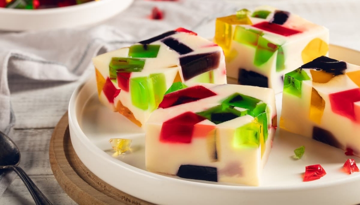 Refrescante y colorida: Cómo preparar gelatina de mosaico
