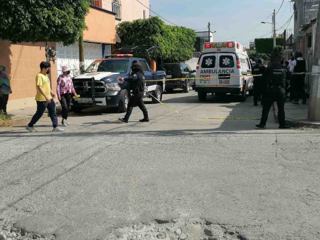 Los agresores llegaron en una motocicleta verde.