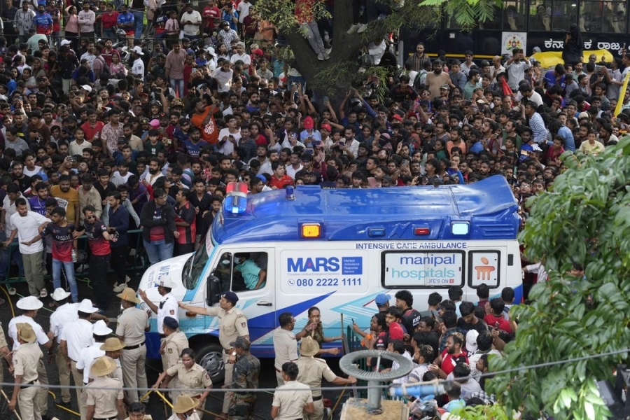 Al menos 11 muertos en estampida junto a estadio de críquet en India