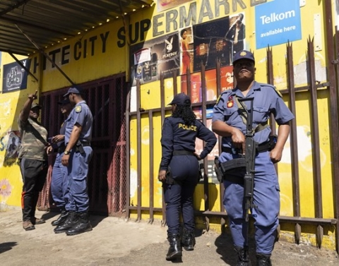 Tiroteo en Sud&aacute;frica deja 11 muertos y 14 heridos en un bar