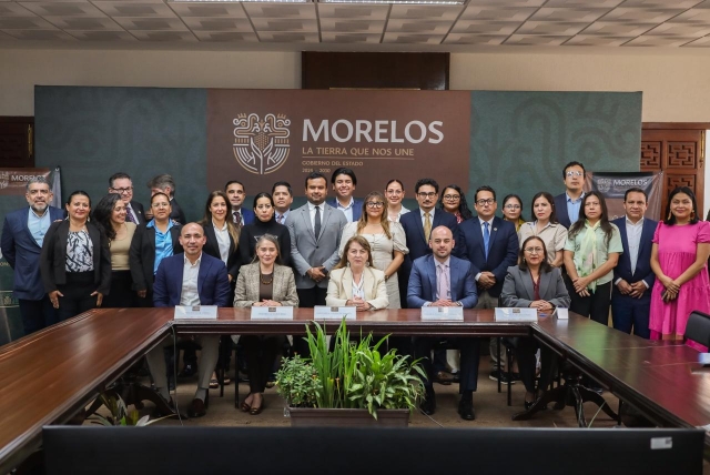 Toma protesta gobernadora Margarita González Saravia a integrantes de la Comisión de Estudios Jurídicos del Poder Ejecutivo estatal