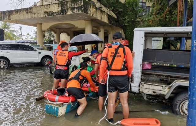 Filipinas: Sigue la búsqueda de 103 desaparecidos luego de una tormenta que mató a 138 personas