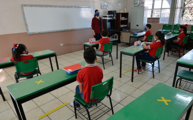 Capacitan a escuelas en protocolo sanitario por regreso a clases