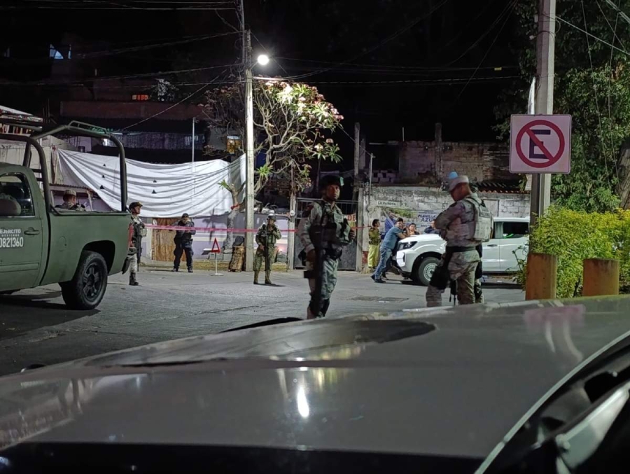 Pese a la numerosa presencia de cuerpos de seguridad en la escena del crimen, el o los homicidas no fueron localizados.