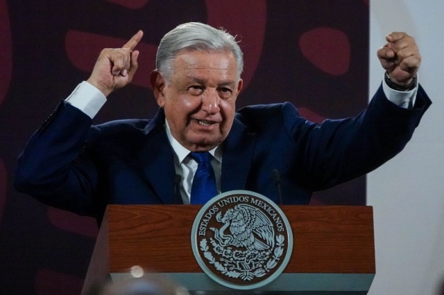 &#039;Va a quedar petróleo para 25 o 30 años&#039;, asegura López Obrador