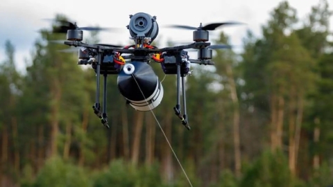 Drones con fibra óptica en Ucrania: innovación militar que genera contaminación duradera