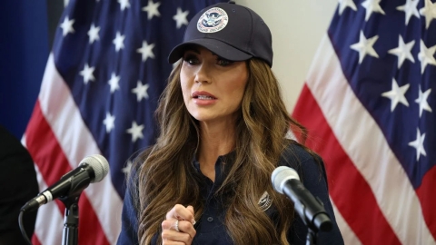 Hospitalizan de emergencia a Kristi Noem, secretaria de Seguridad de Estados Unidos