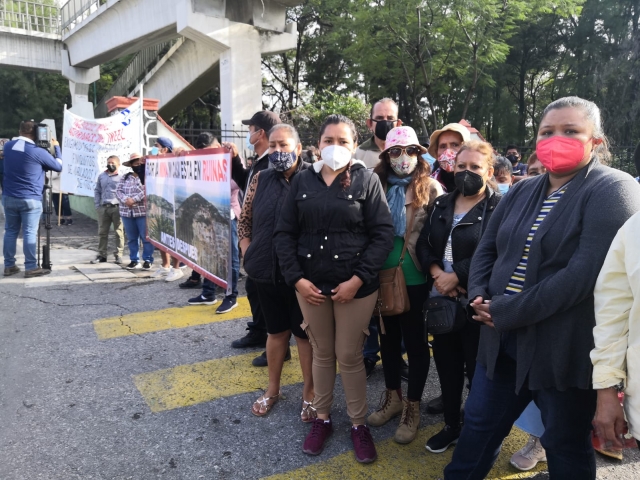 Habitantes de la colonia Vista Hermosa acuden a buscar ayuda de AMLO