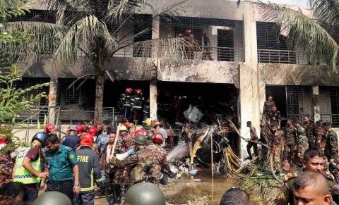 Avión militar se estrella en centro educativo de Bangladesh; hay al menos 19 muertos