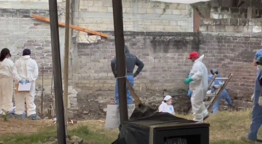 Continúan trabajos de exhumación en fosa de panteón municipal en Jojutla