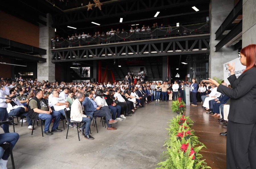 Margarita González Saravia se reunió con la comunidad de la UAEM. 