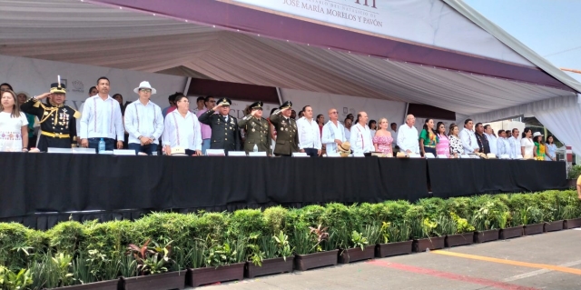 Vibrante desfile cívico-militar por el aniversario CCLVIII del natalicio de José Ma. Morelos