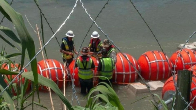 Suspenden orden de retirar boyas en frontera Texas-México