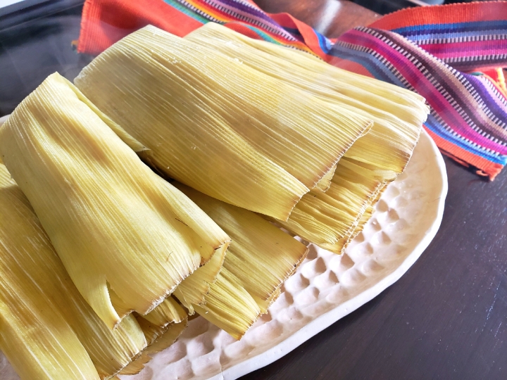 ¿Te tocó hacer los tamales por la rosca?: Descubre cómo preparar deliciosos tamales de elote