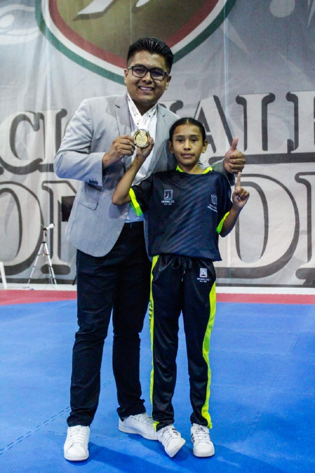  Con tan solo 11 años la taekwondoina oriunda del municipio de Emiliano Zapata conquistó la medalla de oro en la división -27 kilogramos, en combate.