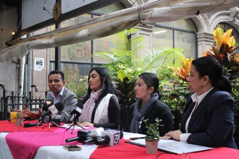 Las denunciantes y su abogado dieron a conocer los hechos por los que iniciaron una denuncia ante la fiscalía anticorrupción. 