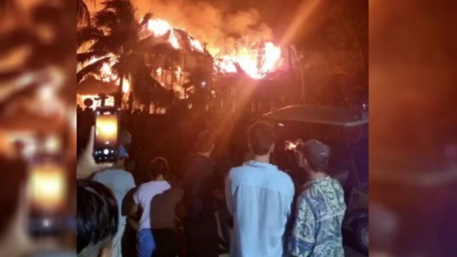 López Obrador desconoce el fuerte incendio en Holbox, pero asegura: ‘Vamos a intervenir’