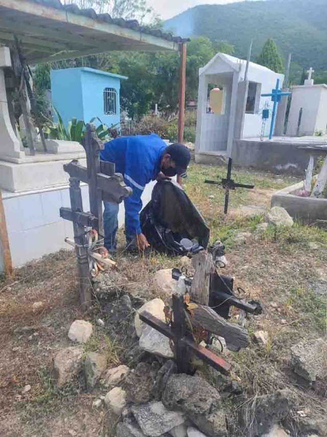 Retiraron todo objeto que pudiera convertirse en criadero de moscos.