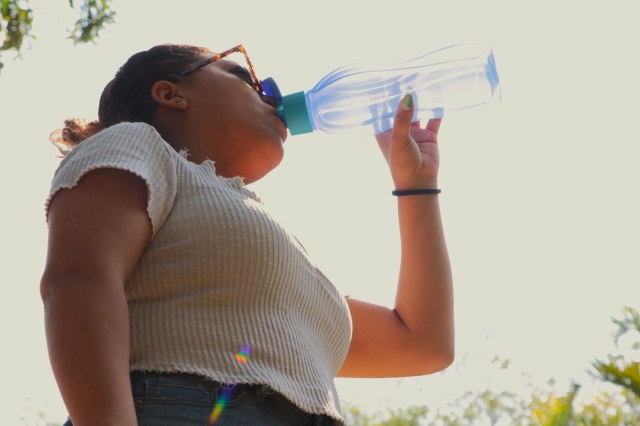 Piden autoridades sanitarias proteger del calor a la población vulnerable