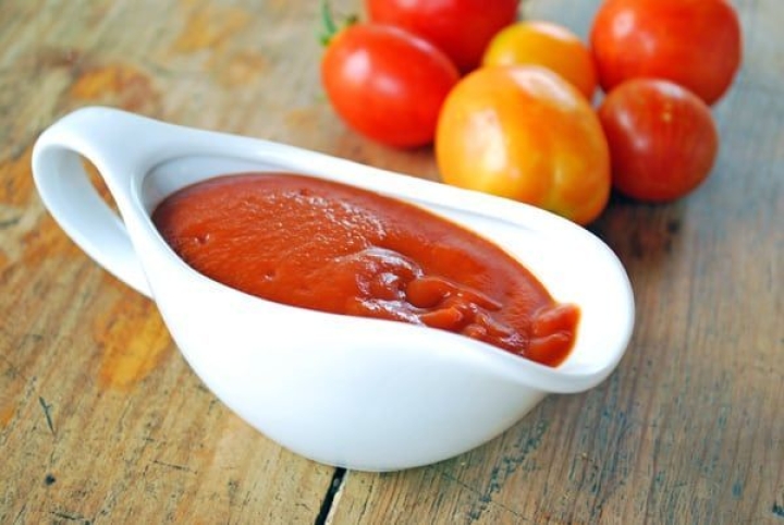 ¡No los tires! Prepara un catsup casera con esos pimientos y jitomates que te sobrarón