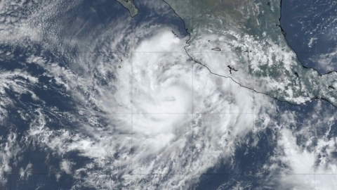 Huracán &#039;Priscilla&#039; sigue como categoría 1 frente a las costas de Jalisco