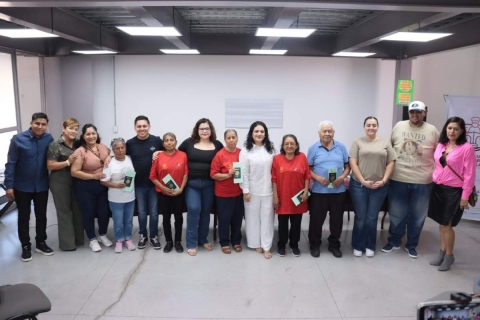 Diez personas recibieron su visa para visitar a sus hijos que están en los Estados Unidos desde hace más diez años. 