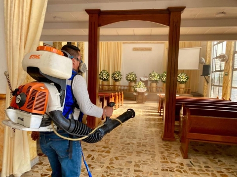 Se efectuaron trabajos de desinfección y fumigación en iglesias del municipio.