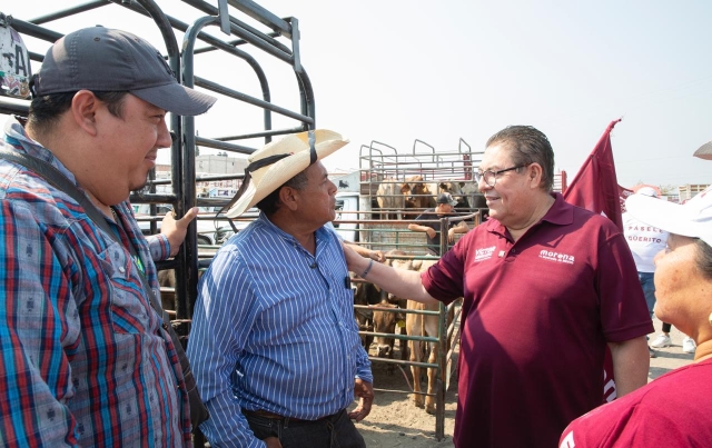 Recorre Víctor Mercado Tianguis Ganadero de Amayuca, en Jantetelco