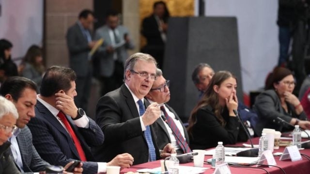 Ebrard pide que aspirantes de Morena renuncien a cargos en julio