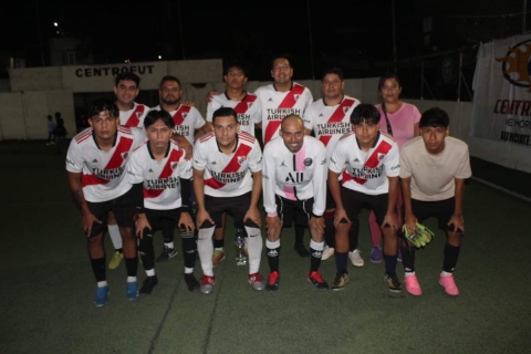 Los Zones se coronaron en la categor&iacute;a de futbol r&aacute;pido libre.