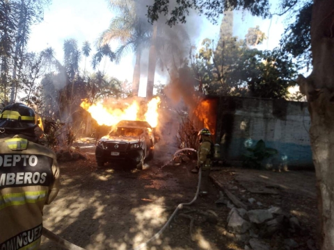 Explota camioneta con gas LP en Cuautla