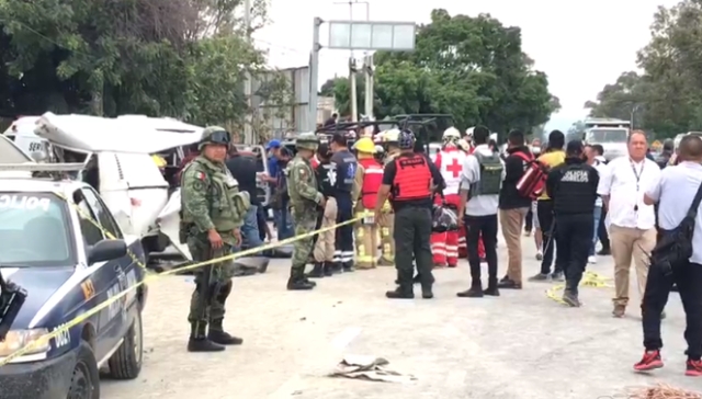 Dos personas fallecidas y seis heridas, saldo preliminar tras accidente de camión torton