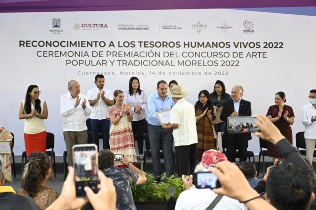 Reconoce Cuauhtémoc Blanco los saberes y el arte popular de mujeres y hombres destacados de Morelos