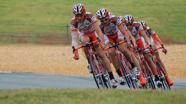 Unión Ciclista Internacional prohíbe a deportistas transgénero participar en pruebas femeninas