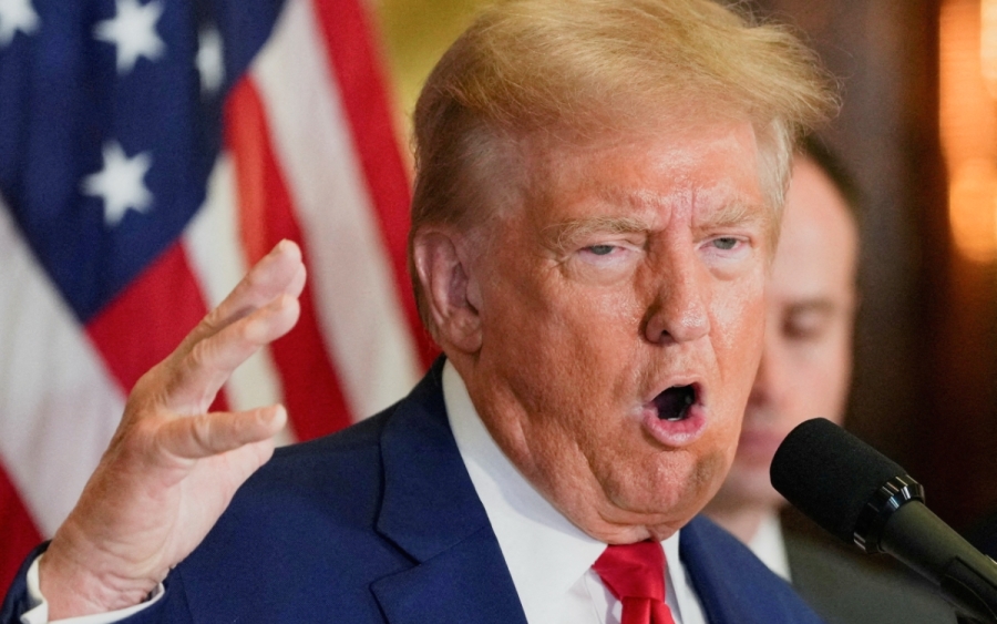 Retrato oficial de Trump como presidente es comparado con su foto policial