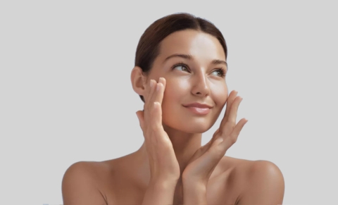 Ejercicio sencillo de yoga facial para levantar el párpado caído y abrir la mirada al instante