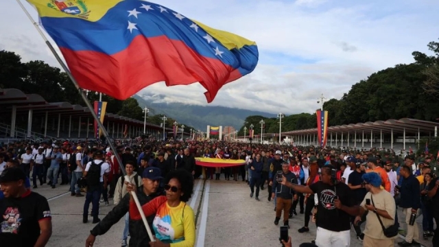 Marchan en Venezuela en respaldo a Maduro en medio de tensiones con EU
