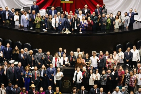 Diputados de Morena exigen disculpa pública a EU por críticas al mitin de Sheinbaum