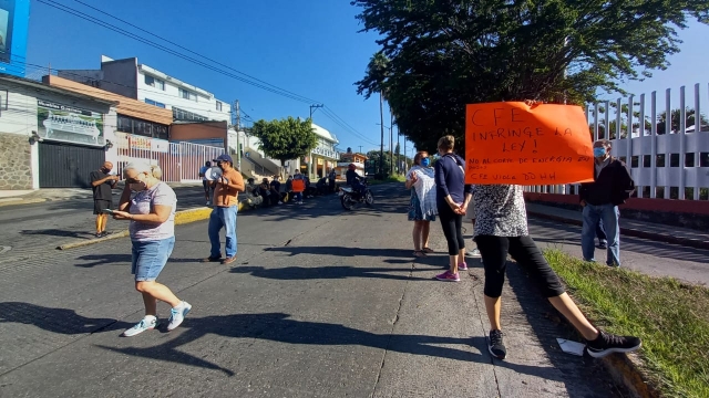 Protestan ante CFE por corte de suministro en pozos de agua