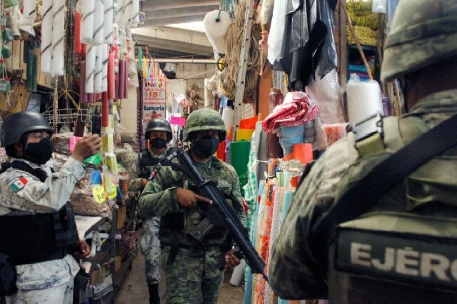 Elementos de diversas corporaciones realizan recorridos por los mercados.