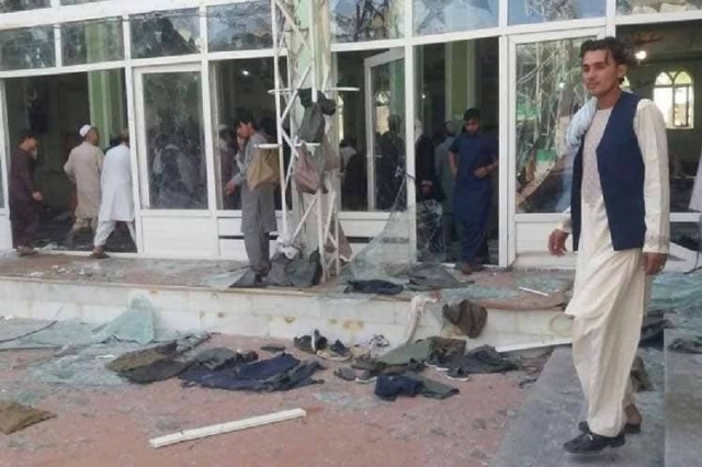 Suman 60 muertos por atentado contra una mezquita.
