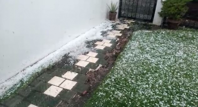 Granizada en colonias Antonio Barona y Flores Magón, en Cuernavaca