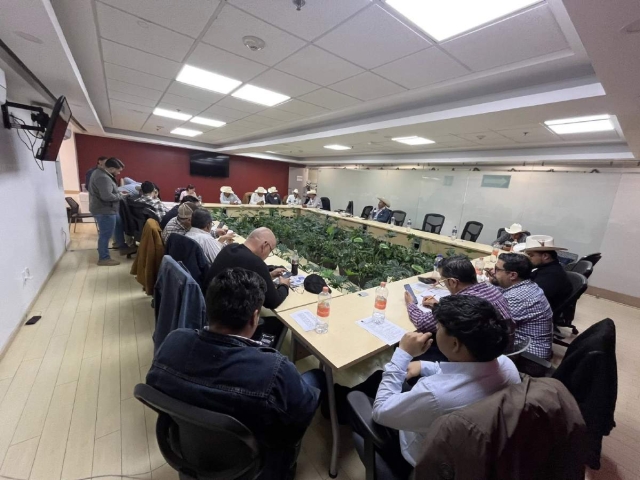 Ayer, productores agrícolas se reunieron con diputados federales para hacer más observaciones a la propuesta de la ley original.
