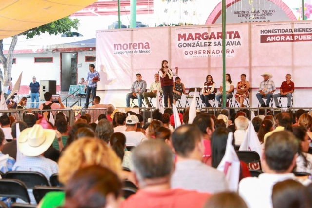 Margarita González Saravia se reúne con militantes en Tetecala