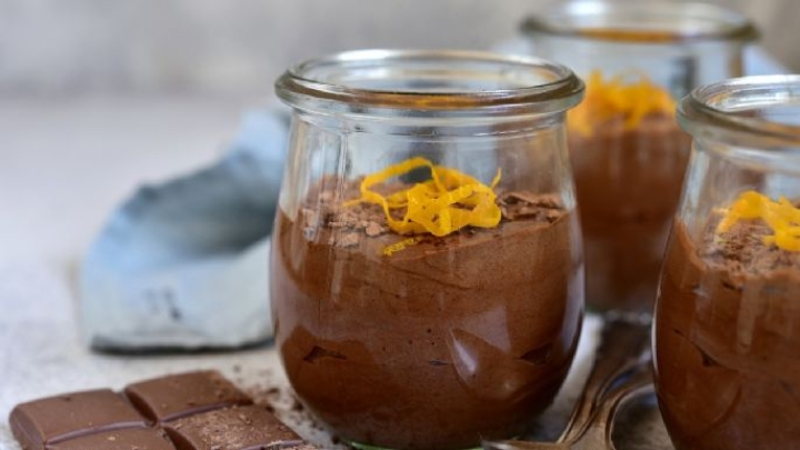 Si quieres un postre refrescante este mousse de chocolate con naranja es perfecto para ti