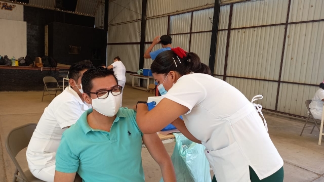 Continúa vacunación a personal educativo con unidosis CanSino