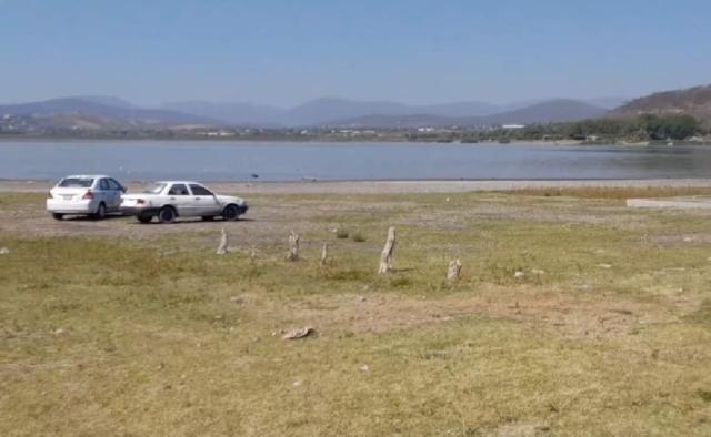 Ante la disminución del nivel, la profundidad de la laguna actualmente es de sólo un metro.