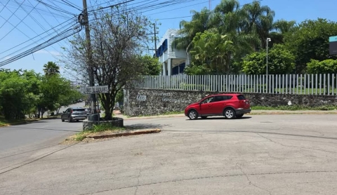 Asaltan a varios estudiantes en la avenida Teopanzolco