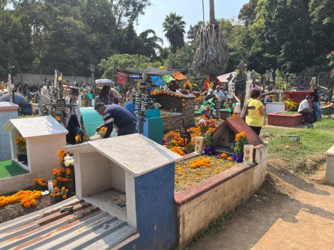 Transcurrió en orden y paz la asistencia a los panteones en Morelos